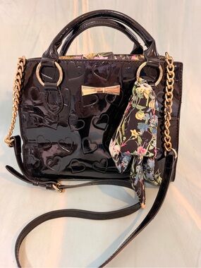 Betsey Johnson Patent Black Heart-Embossed Satchel with Floral Scarf 🖤 excellent